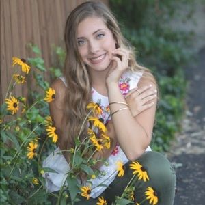 Meet your Posher, Caroline